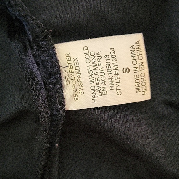 Andree BY UNIT Navy Blue Embroidered V-Neck Velvet Festival Blouse - Picture 9 of 10